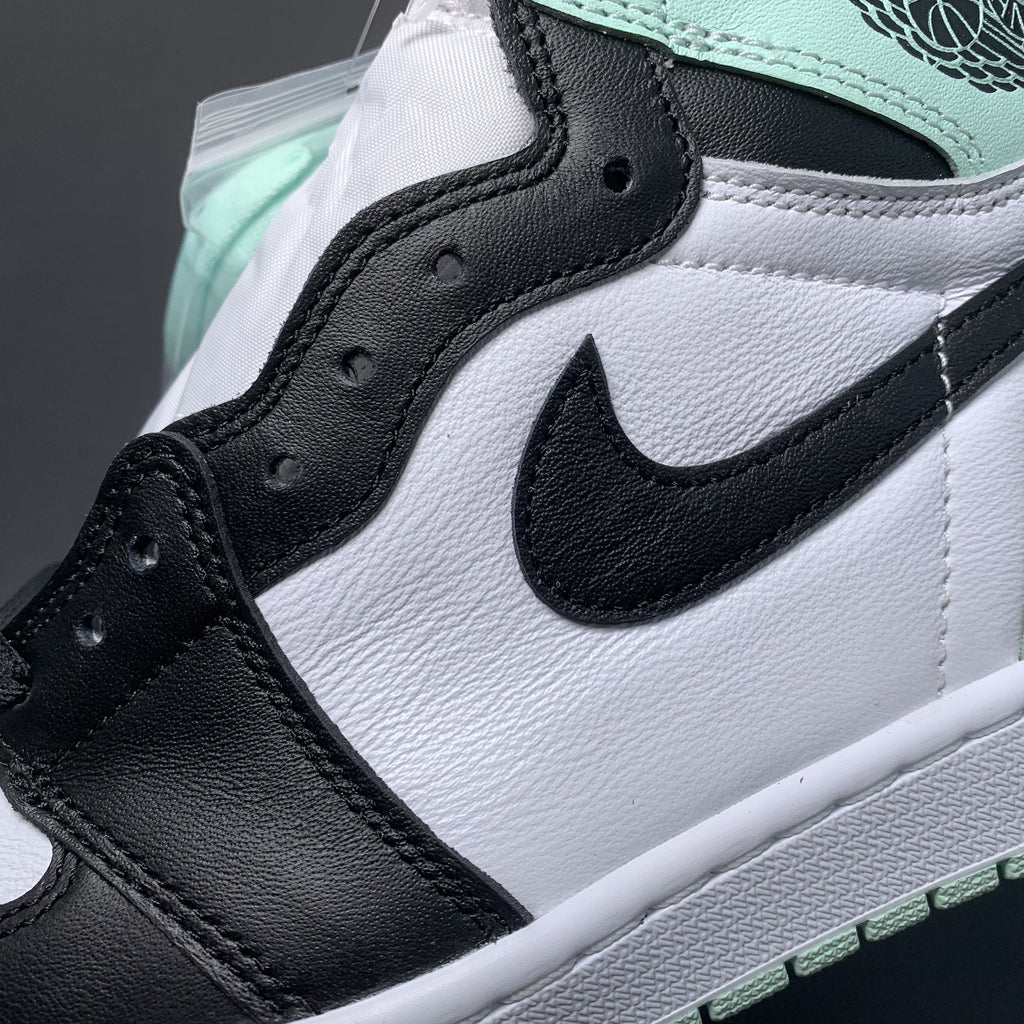 Nike Air Jordan 1 Retro High OG 'Green Glow'