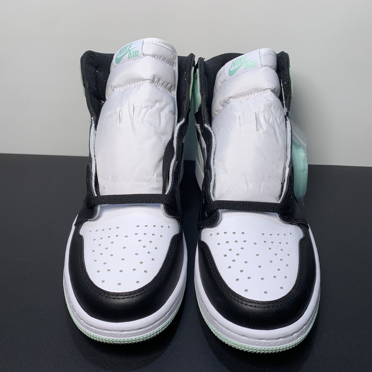 Nike Air Jordan 1 Retro High OG 'Green Glow'