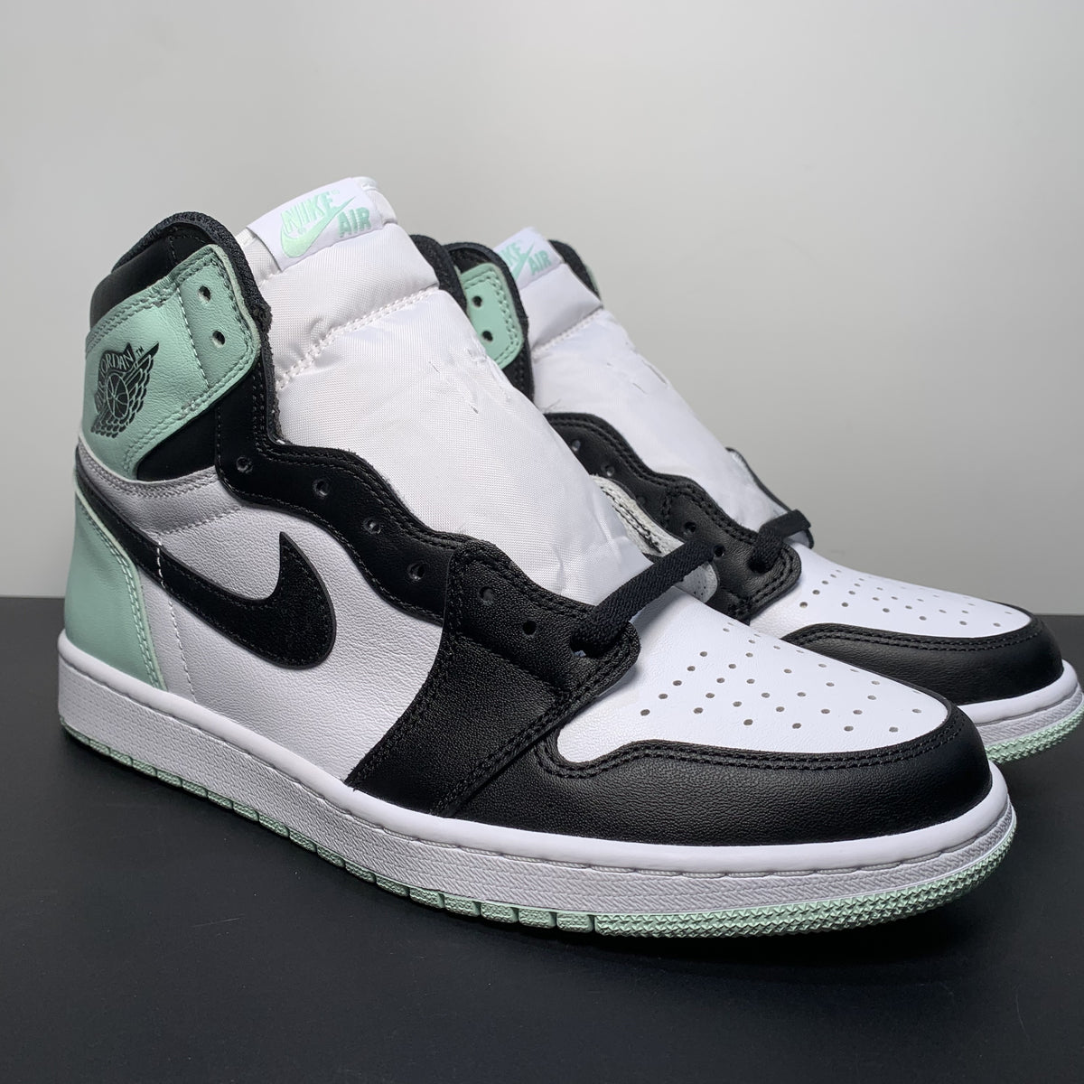 Nike Air Jordan 1 Retro High OG 'Green Glow'