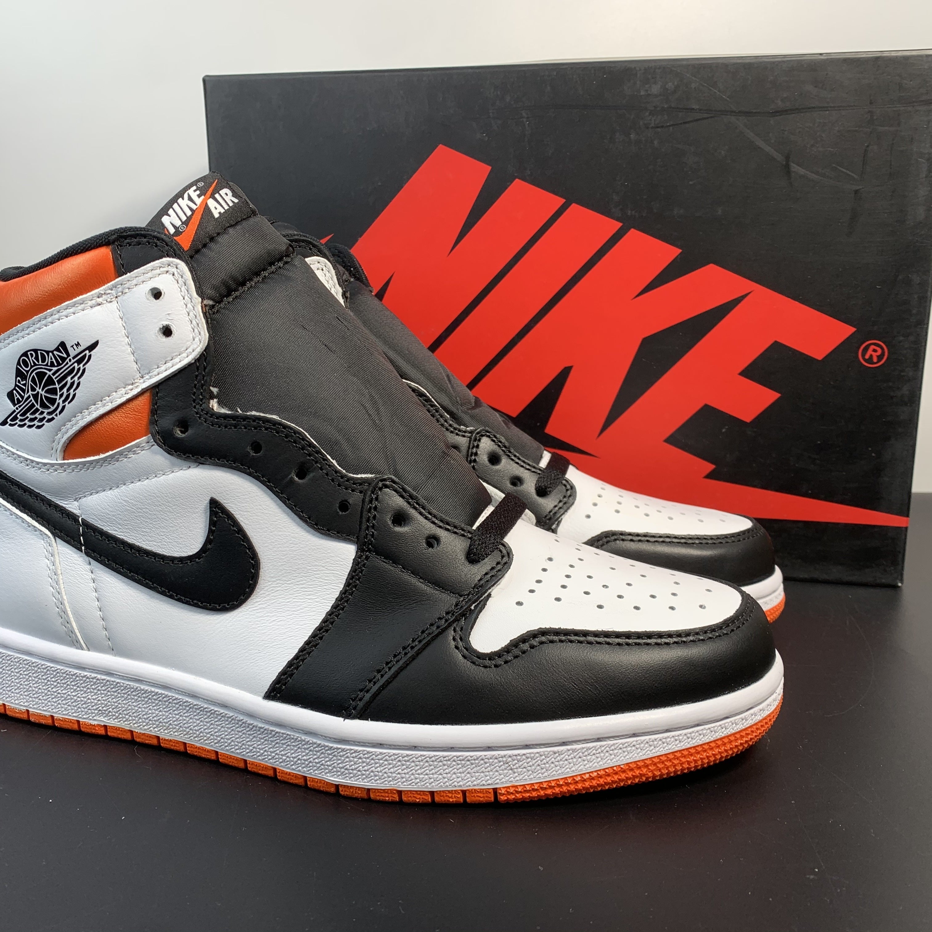 Nike Air Jordan 1 Retro High OG 'Electro Orange'