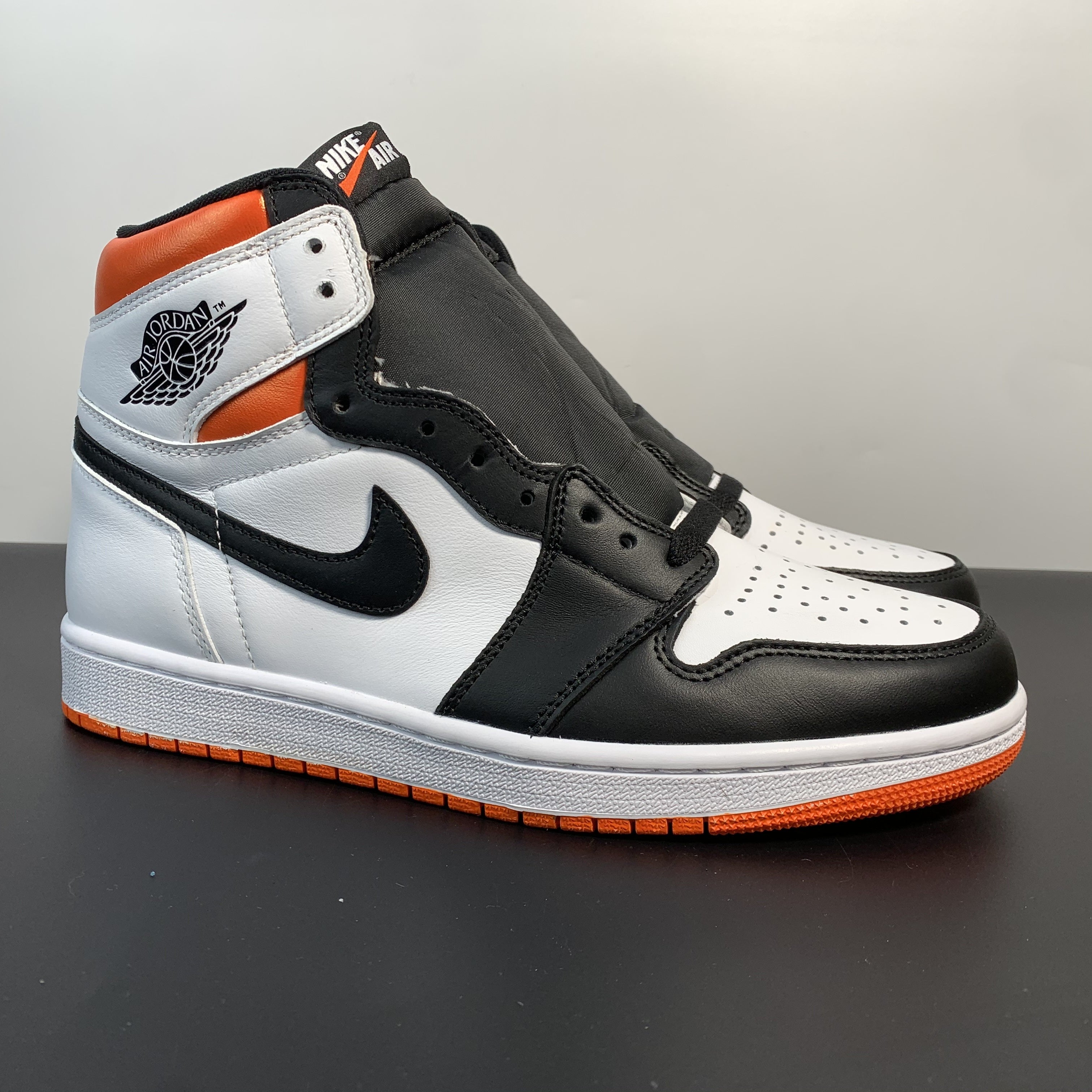 Nike Air Jordan 1 Retro High OG 'Electro Orange'