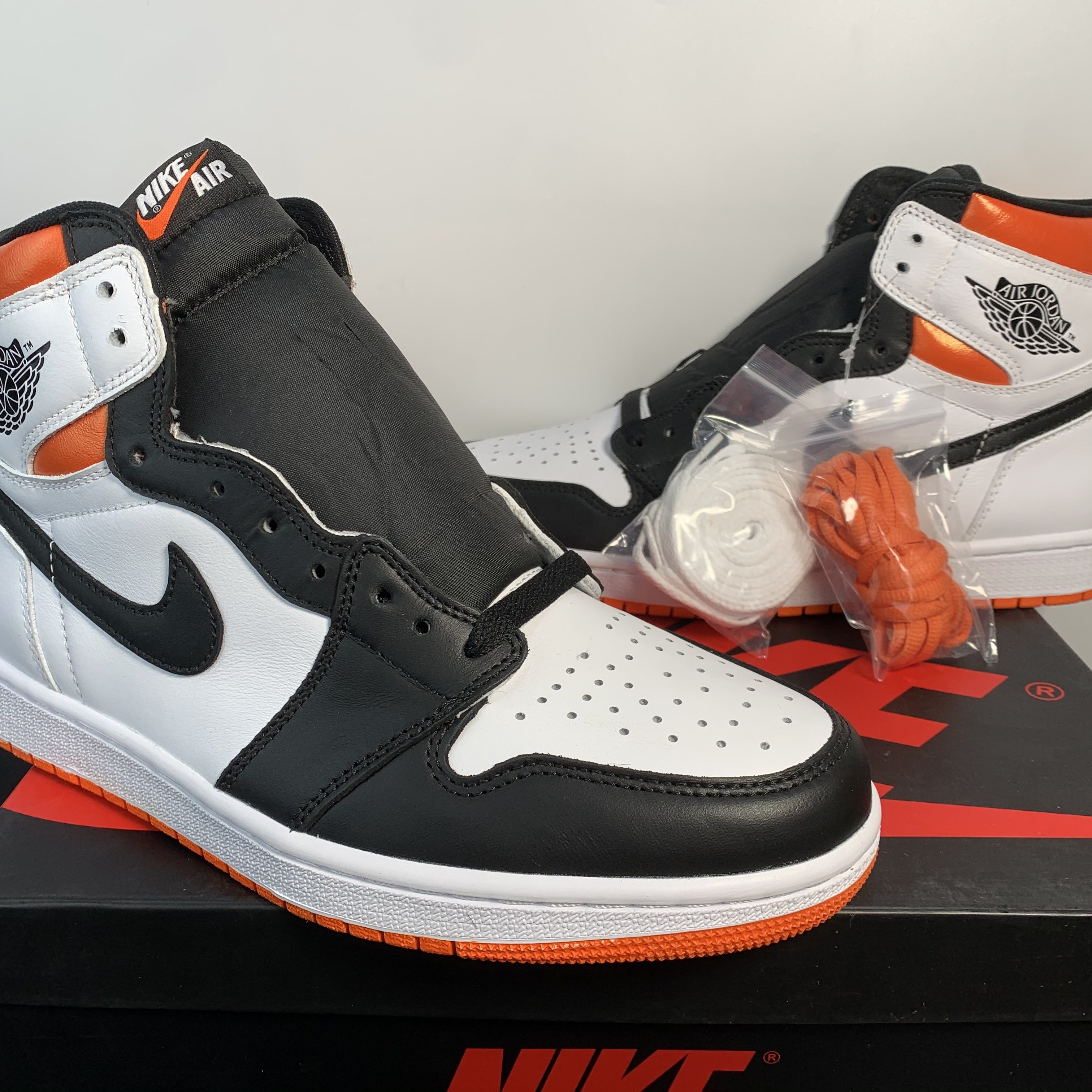 Nike Air Jordan 1 Retro High OG 'Electro Orange'