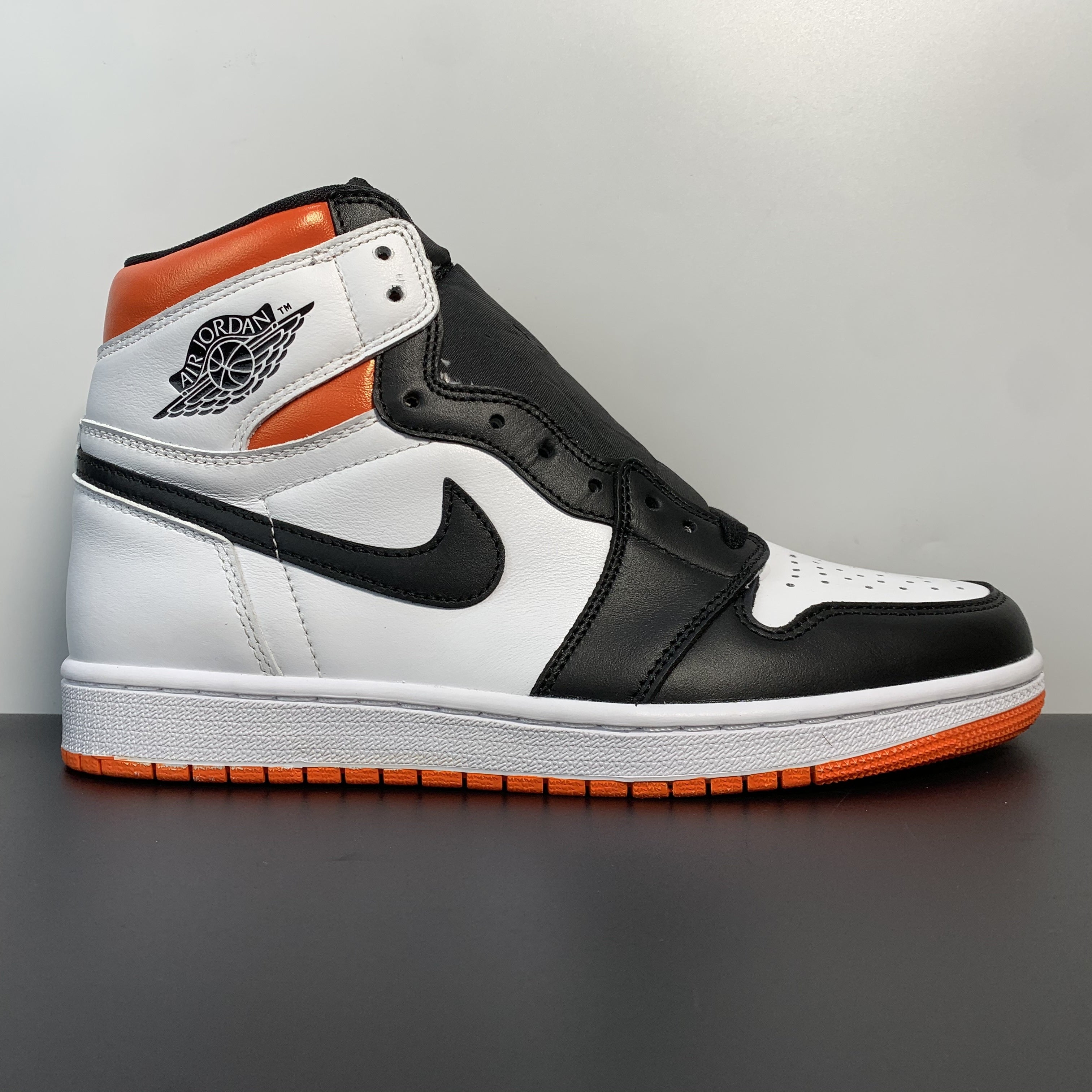 Nike Air Jordan 1 Retro High OG 'Electro Orange'