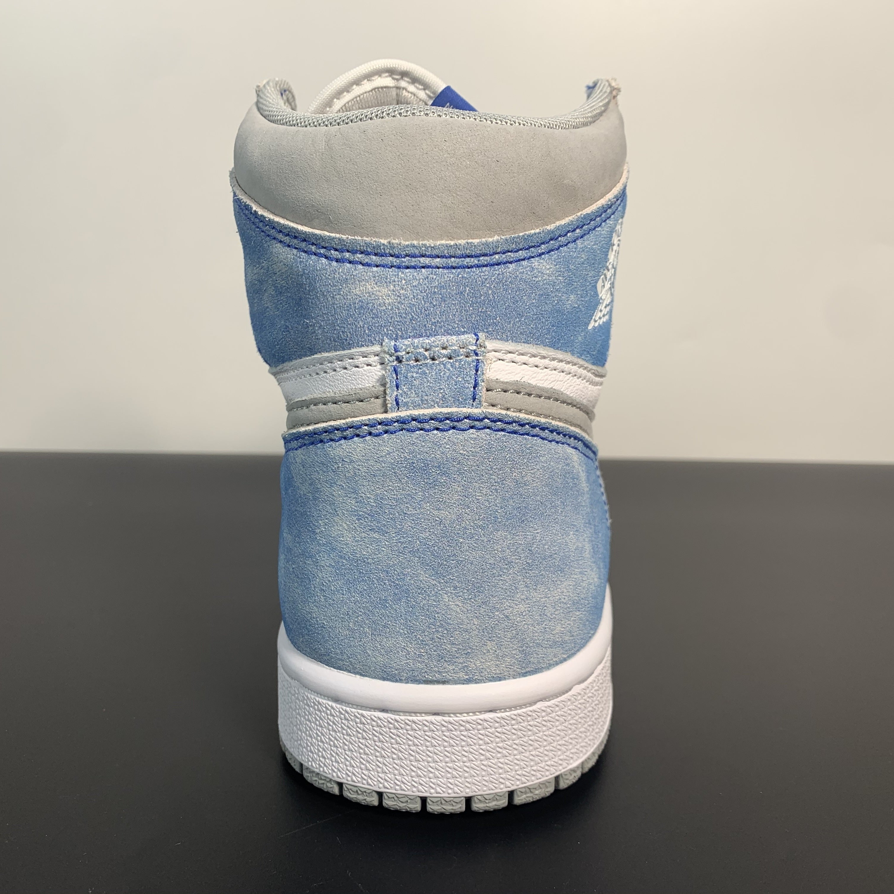 Nike Air Jordan 1 Retro High OG 'Hyper Royal'