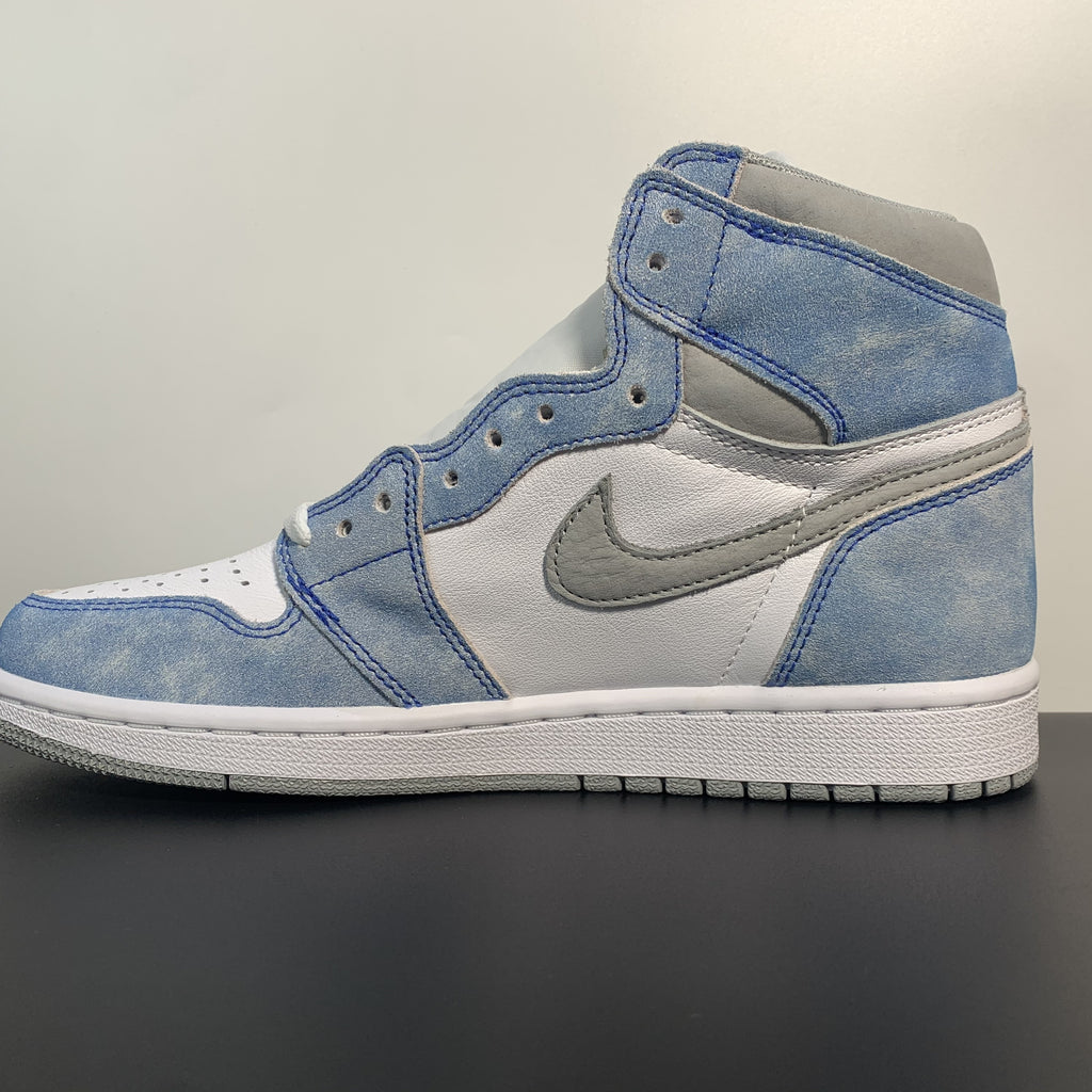 Nike Air Jordan 1 Retro High OG 'Hyper Royal'