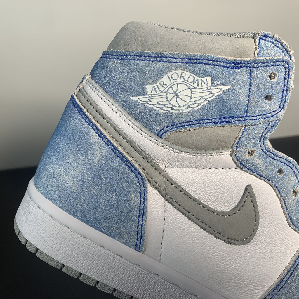 Nike Air Jordan 1 Retro High OG 'Hyper Royal'