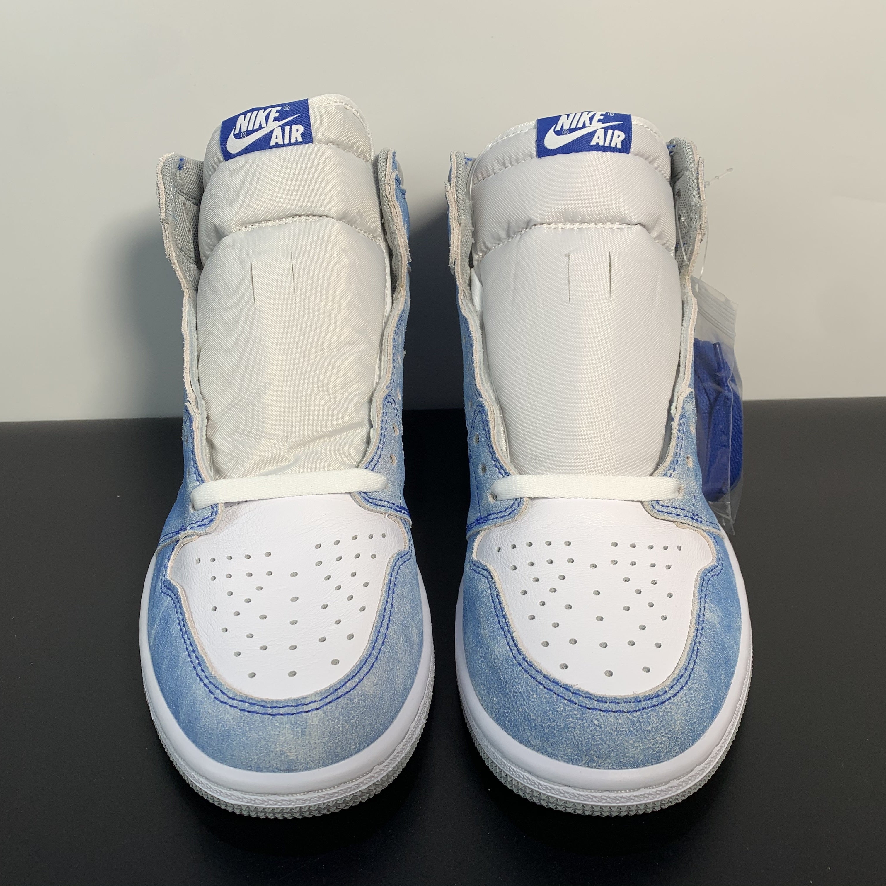 Nike Air Jordan 1 Retro High OG 'Hyper Royal'