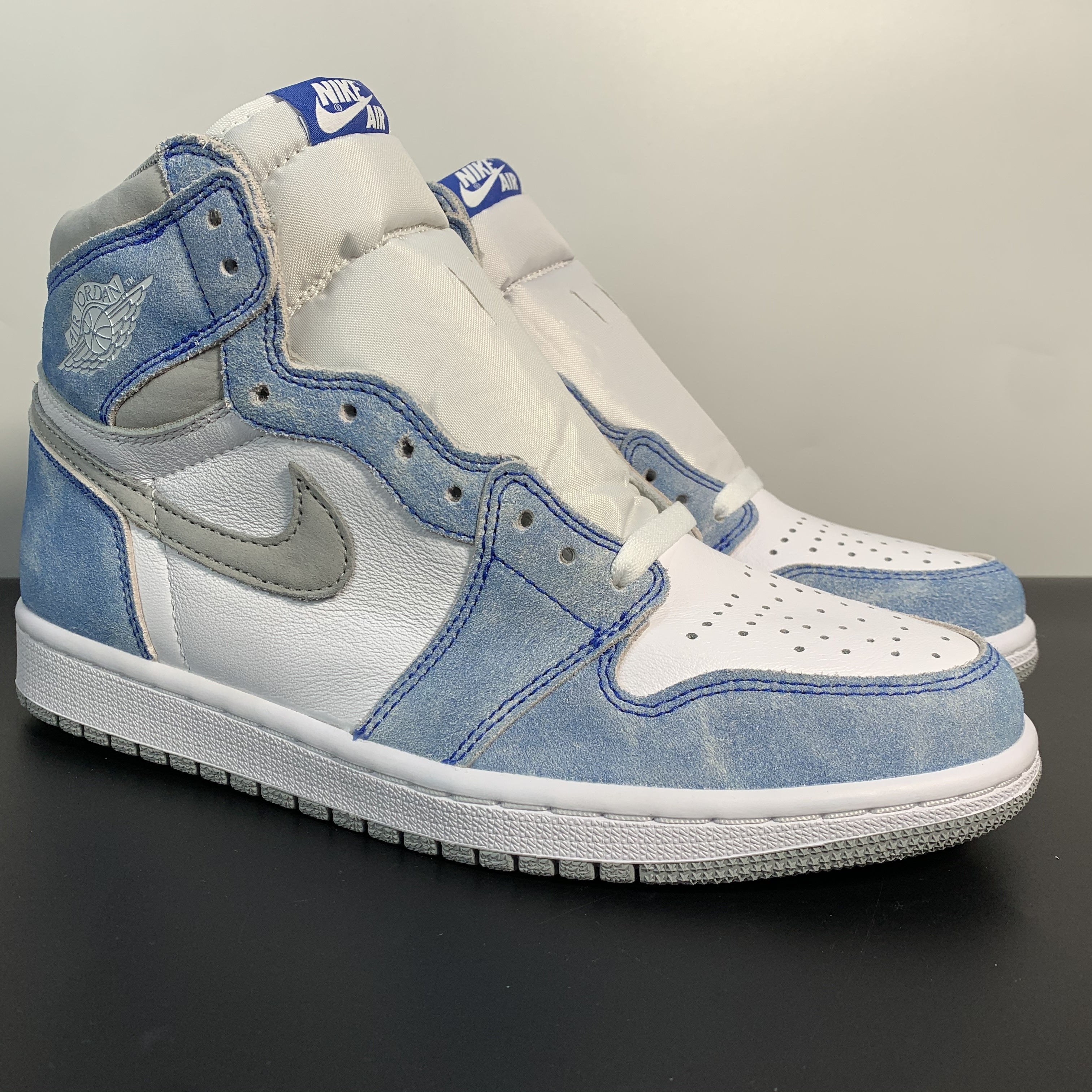 Nike Air Jordan 1 Retro High OG 'Hyper Royal'
