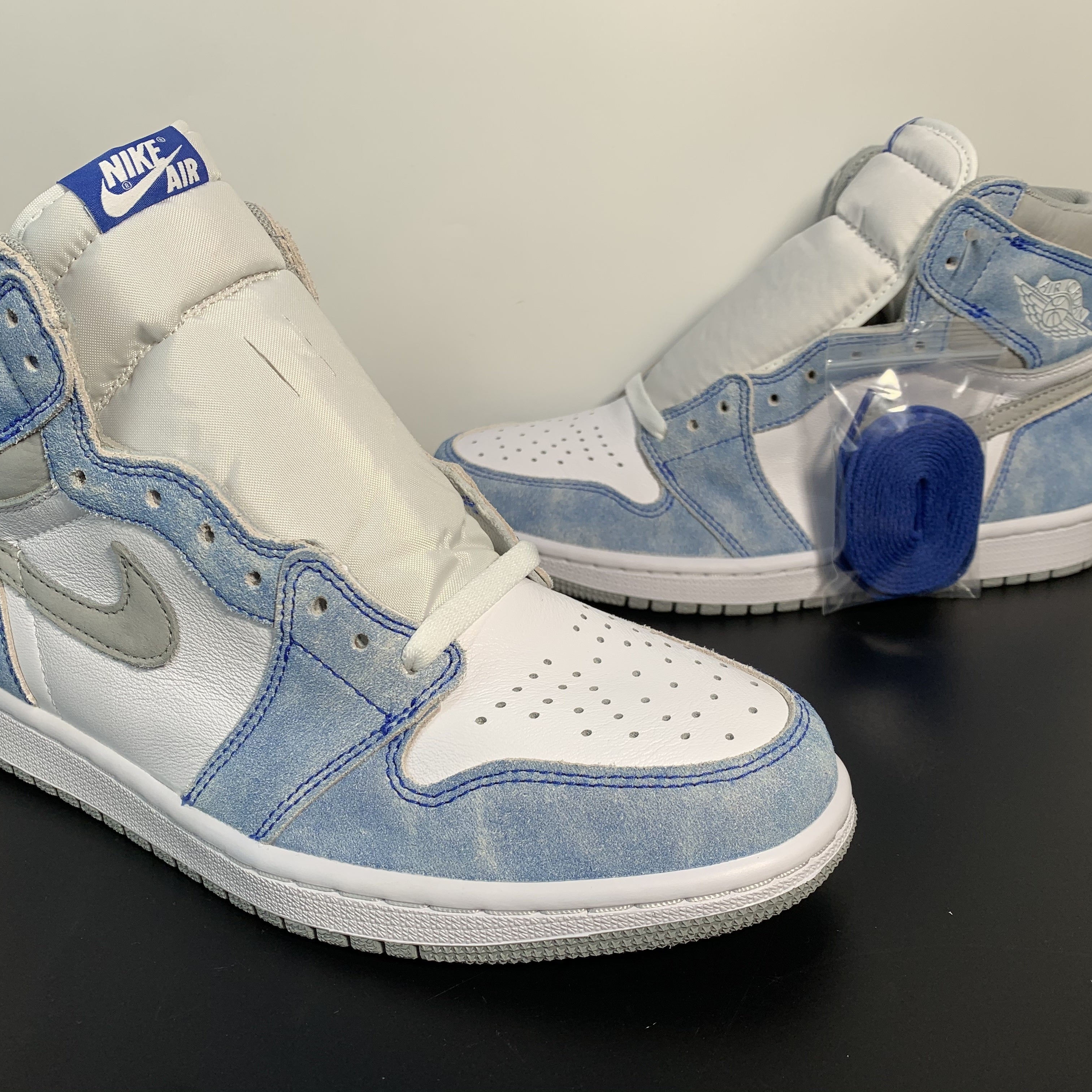 Nike Air Jordan 1 Retro High OG 'Hyper Royal'