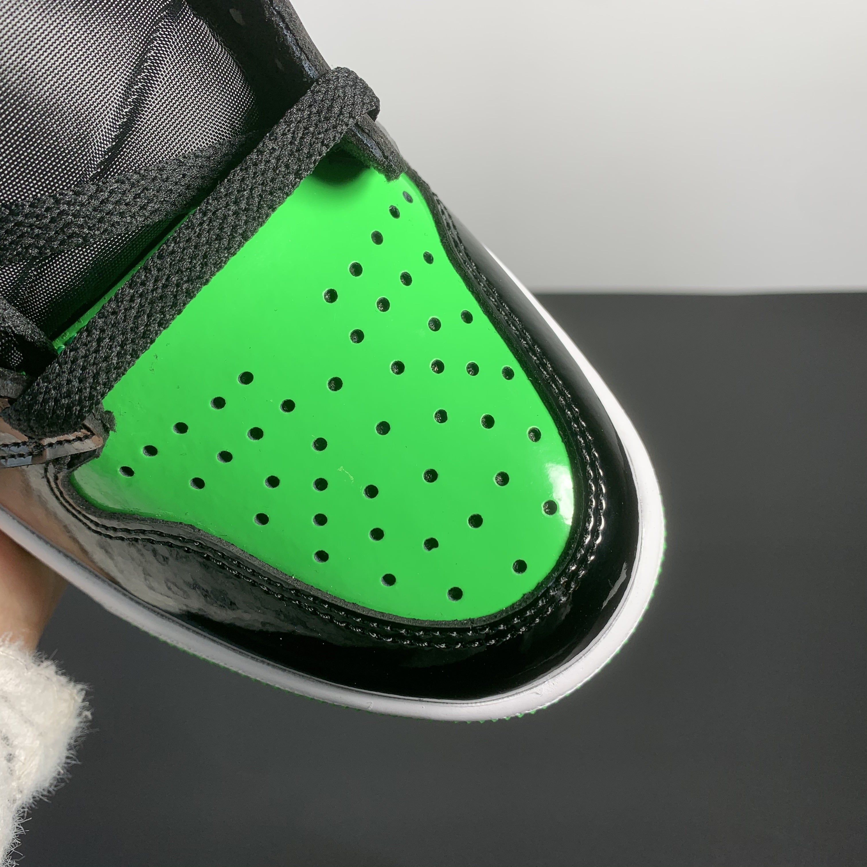 Nike Air Jordan 1 Retro High OG Patent Green