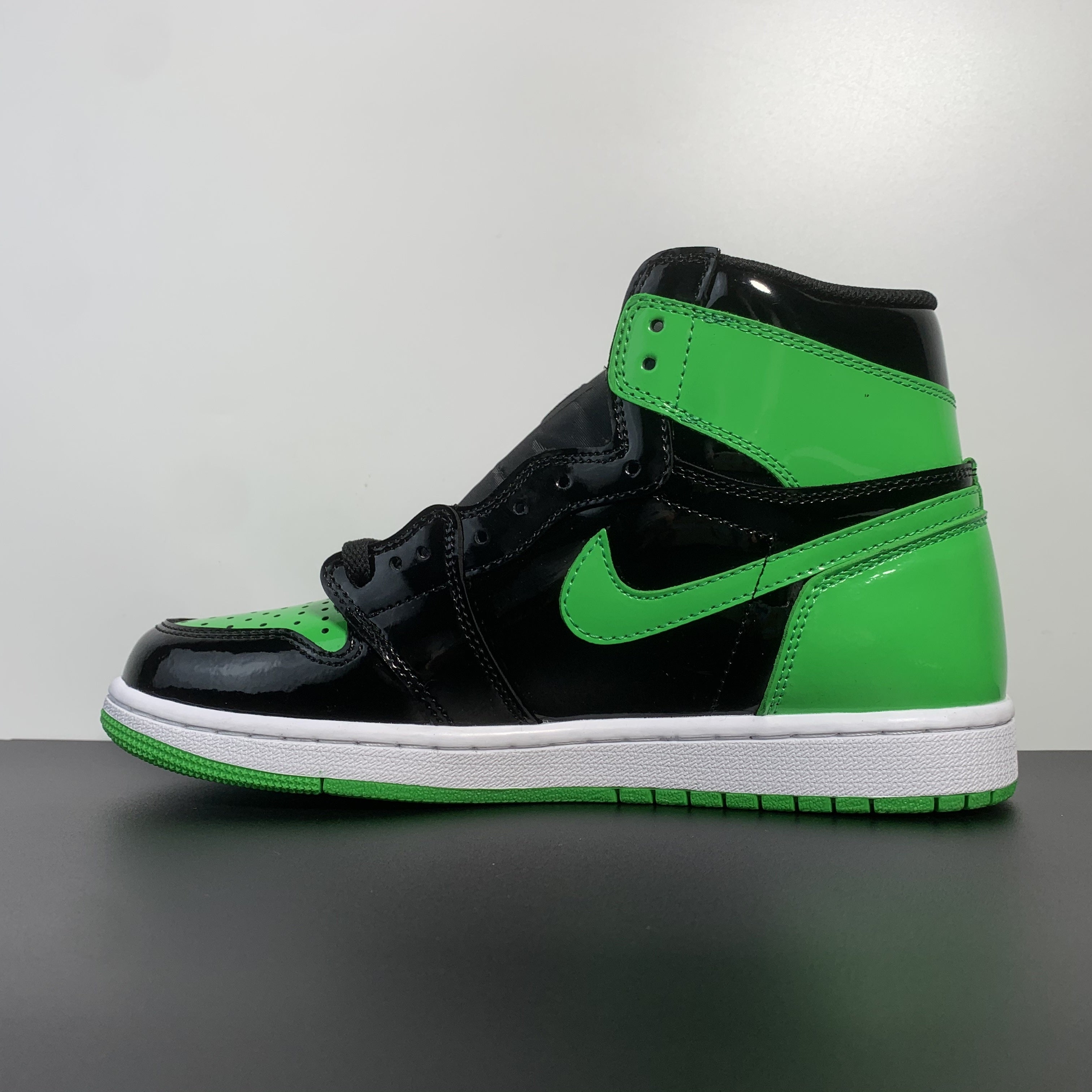 Nike Air Jordan 1 Retro High OG Patent Green