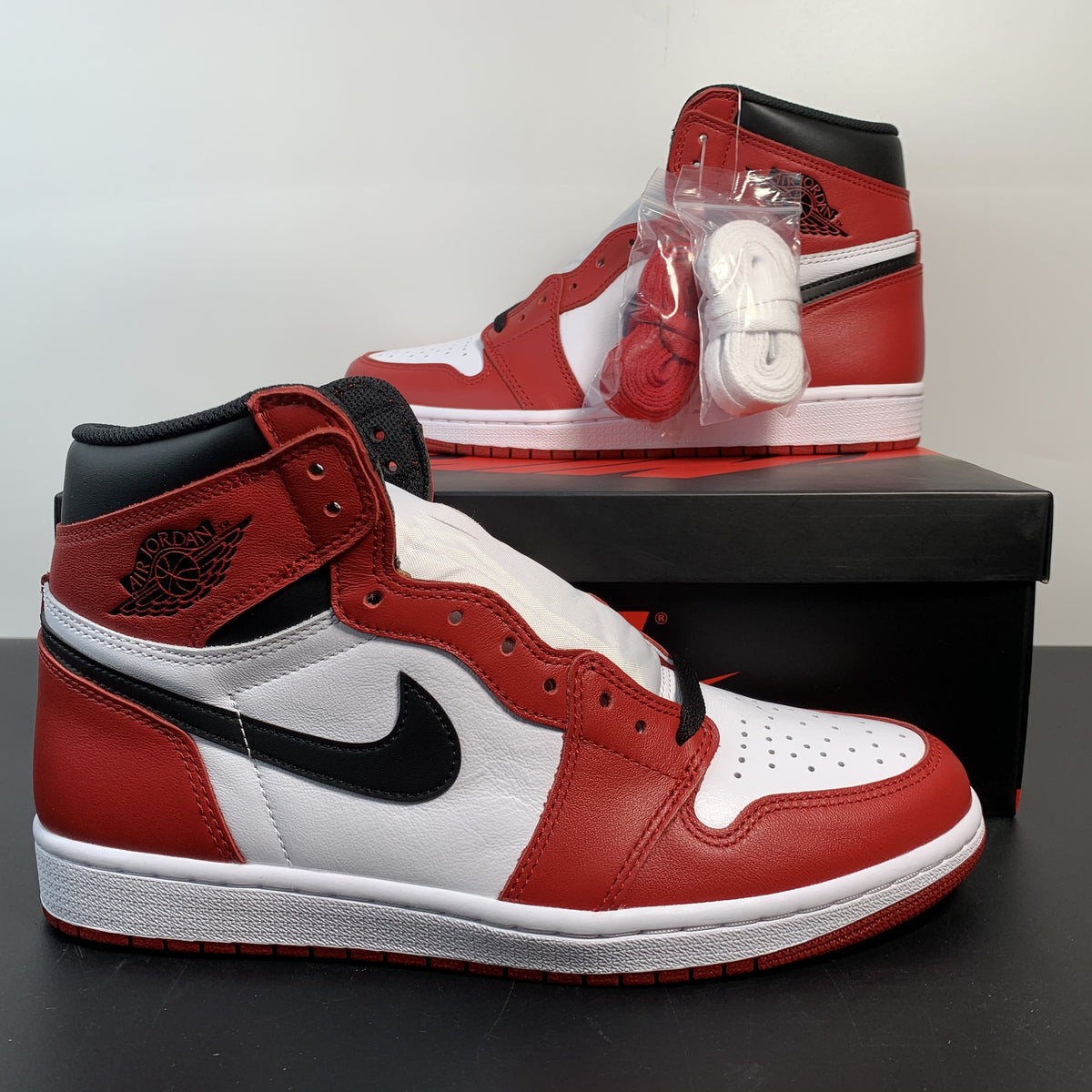 Nike Air Jordan 1 Retro High OG 'Chicago'