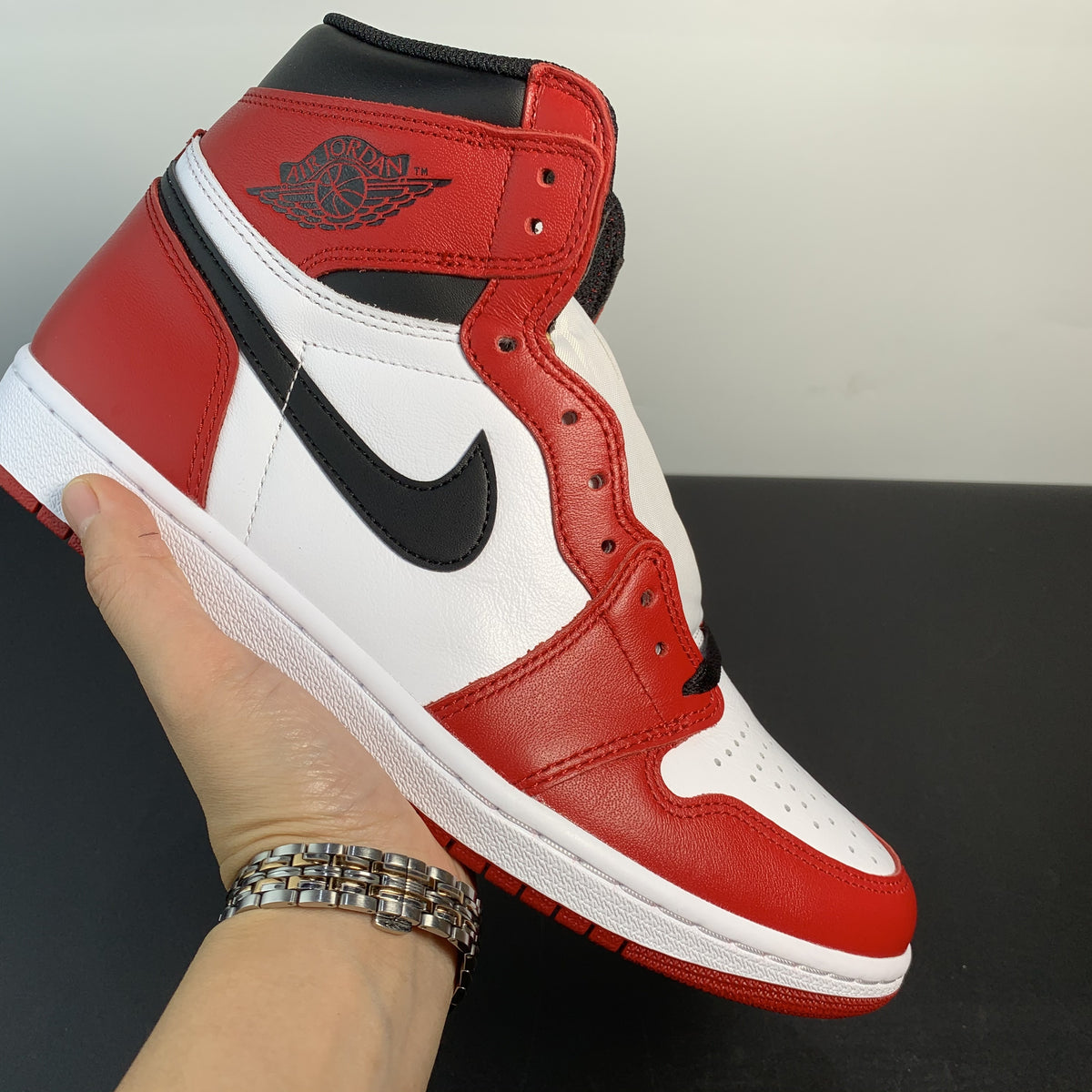 Nike Air Jordan 1 Retro High OG 'Chicago'