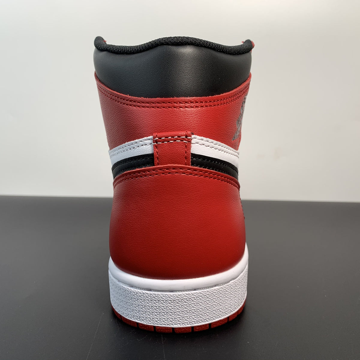 Nike Air Jordan 1 Retro High OG 'Chicago'