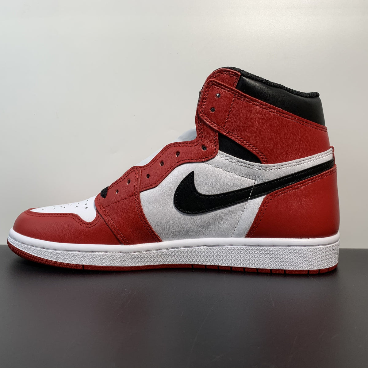 Nike Air Jordan 1 Retro High OG 'Chicago'