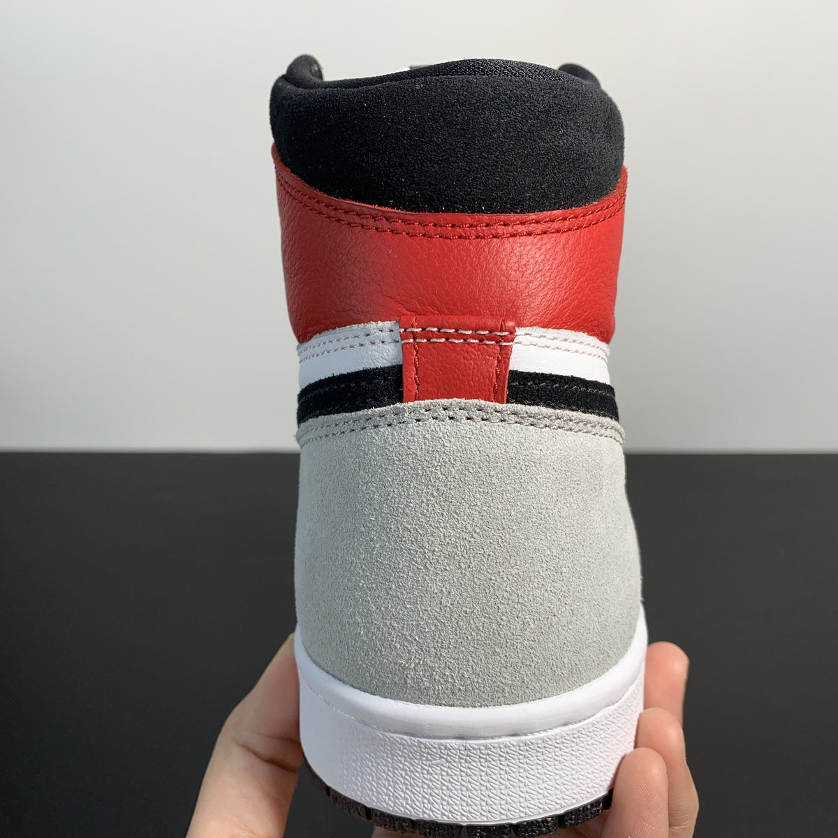 Nike Air Jordan 1 High OG“ Light Smoke Grey”