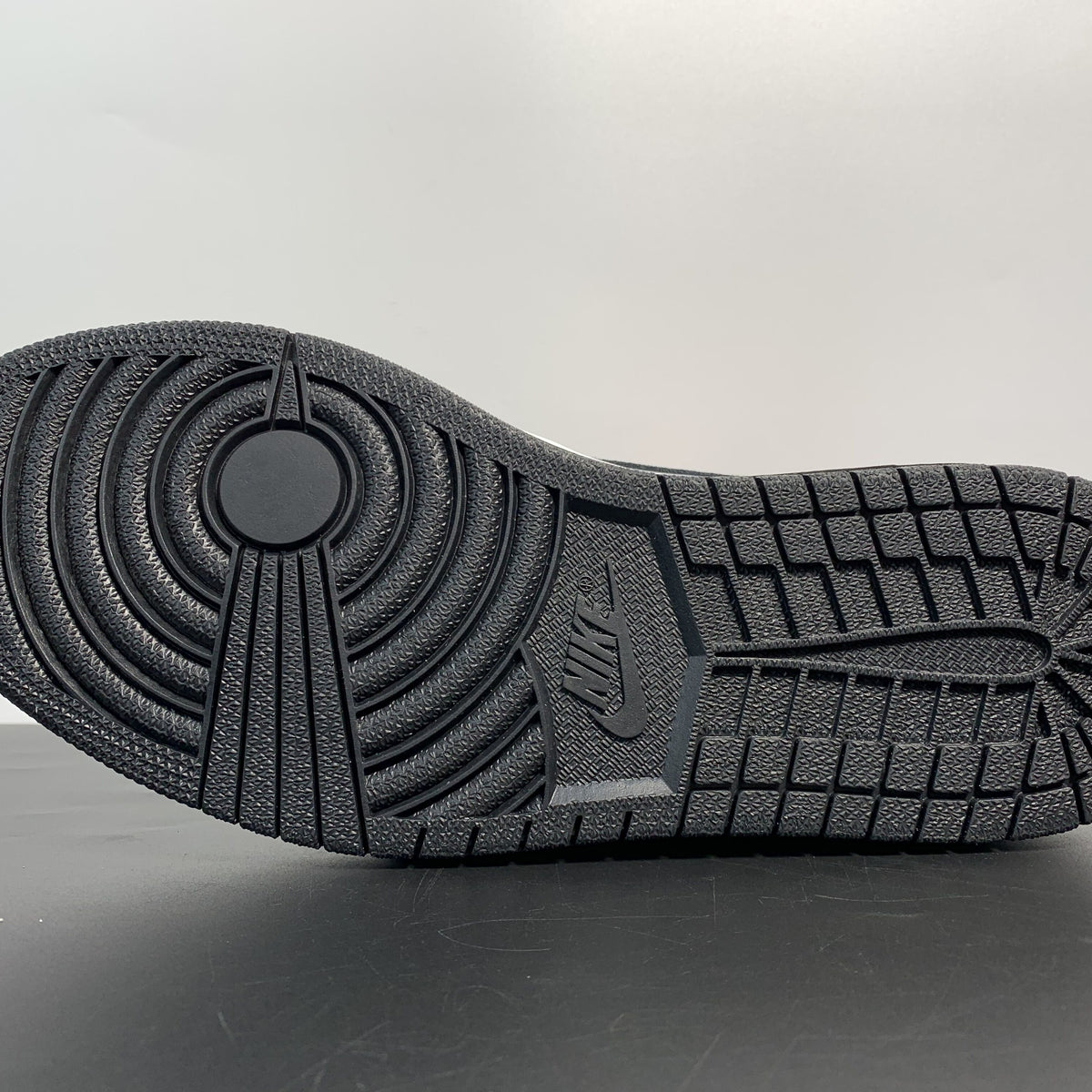 Nike Air Jordan 1 High OG“ Light Smoke Grey”