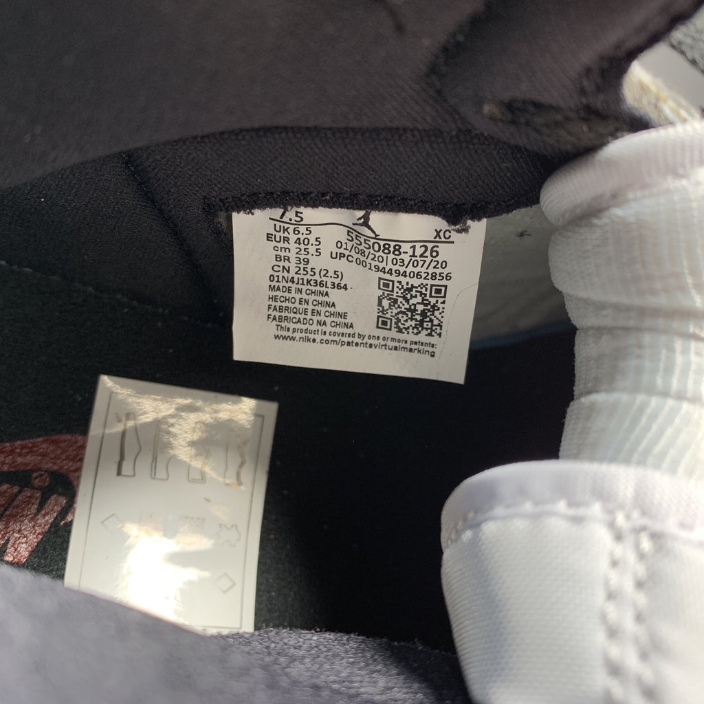 Nike Air Jordan 1 High OG“ Light Smoke Grey”
