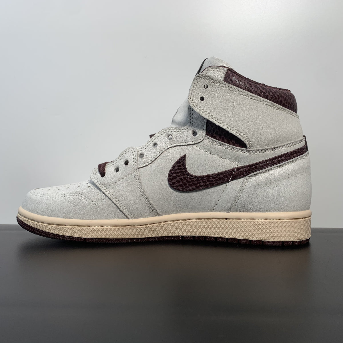 Nike Air Jordan 1 Retro High OG -White Sail-Maroon-