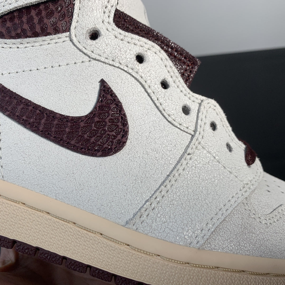 Nike Air Jordan 1 Retro High OG -White Sail-Maroon-