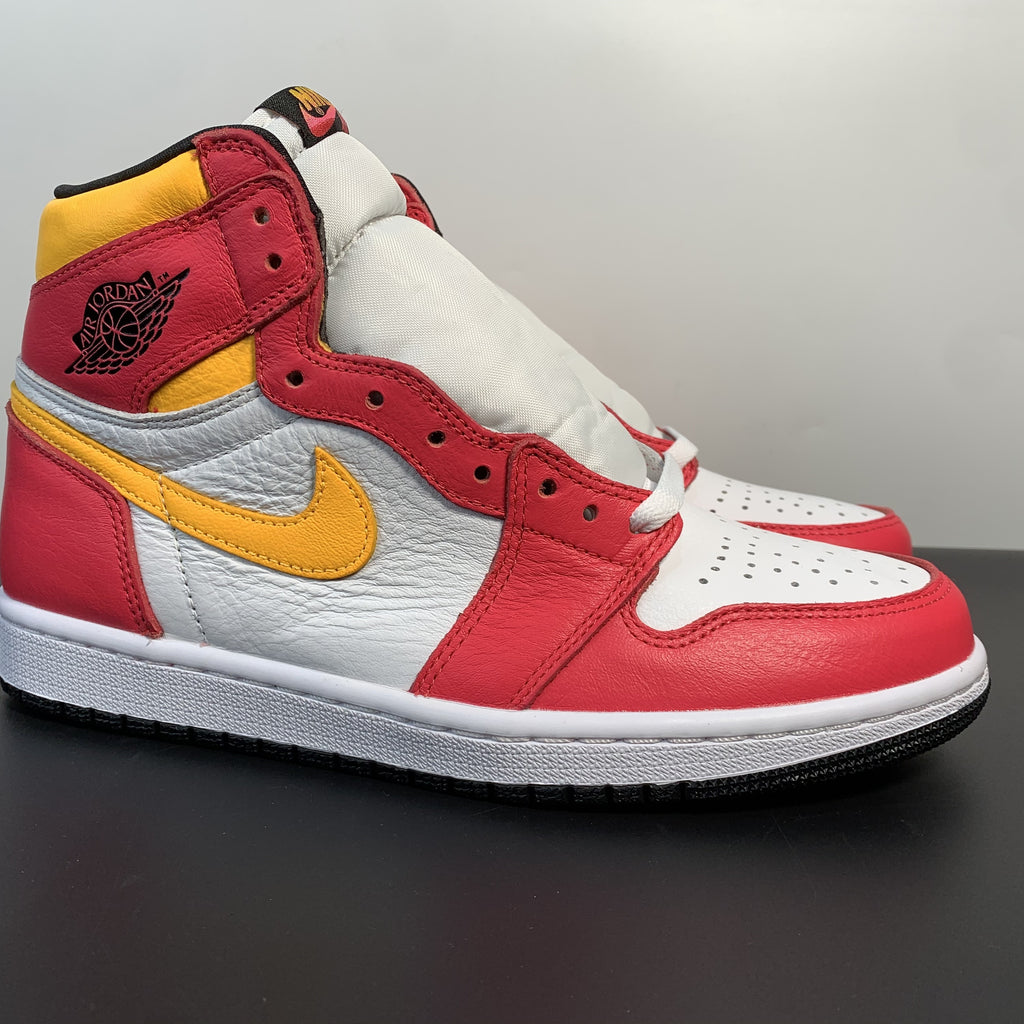 Nike Air Jordan 1 Retro High OG phối màu 'Light Fusion Red'