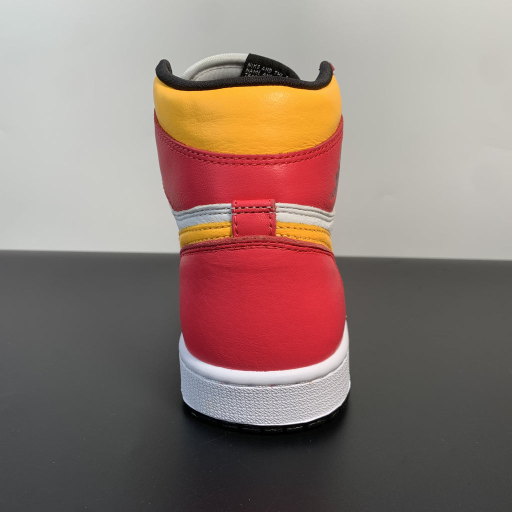 Nike Air Jordan 1 Retro High OG phối màu 'Light Fusion Red'