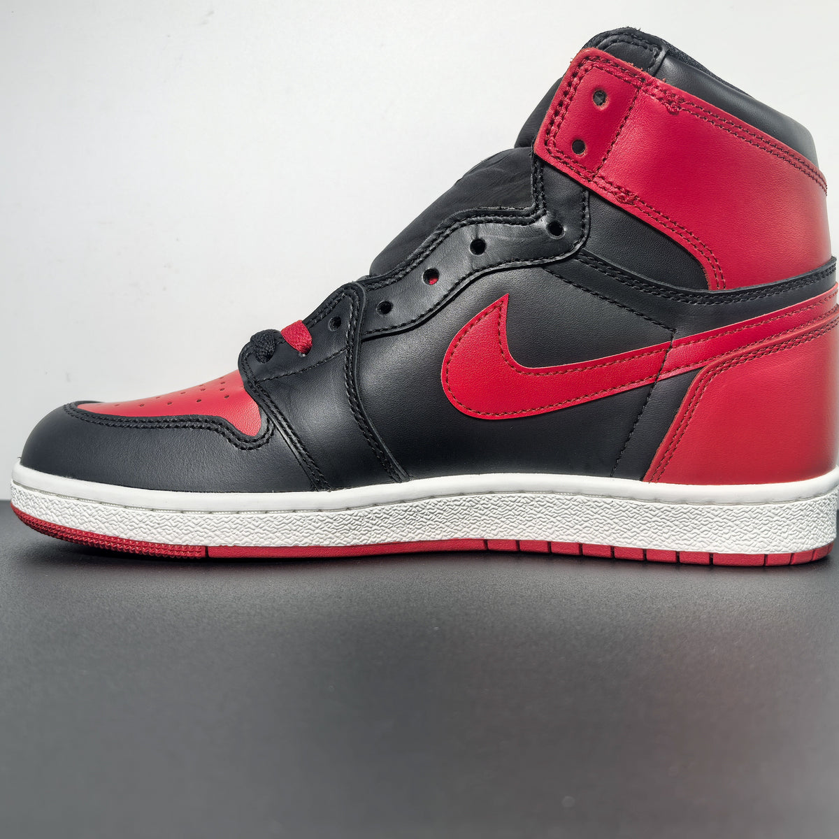 Air Jordan 1 High ’85 “Bred” Color- Black-Varsity Red-White