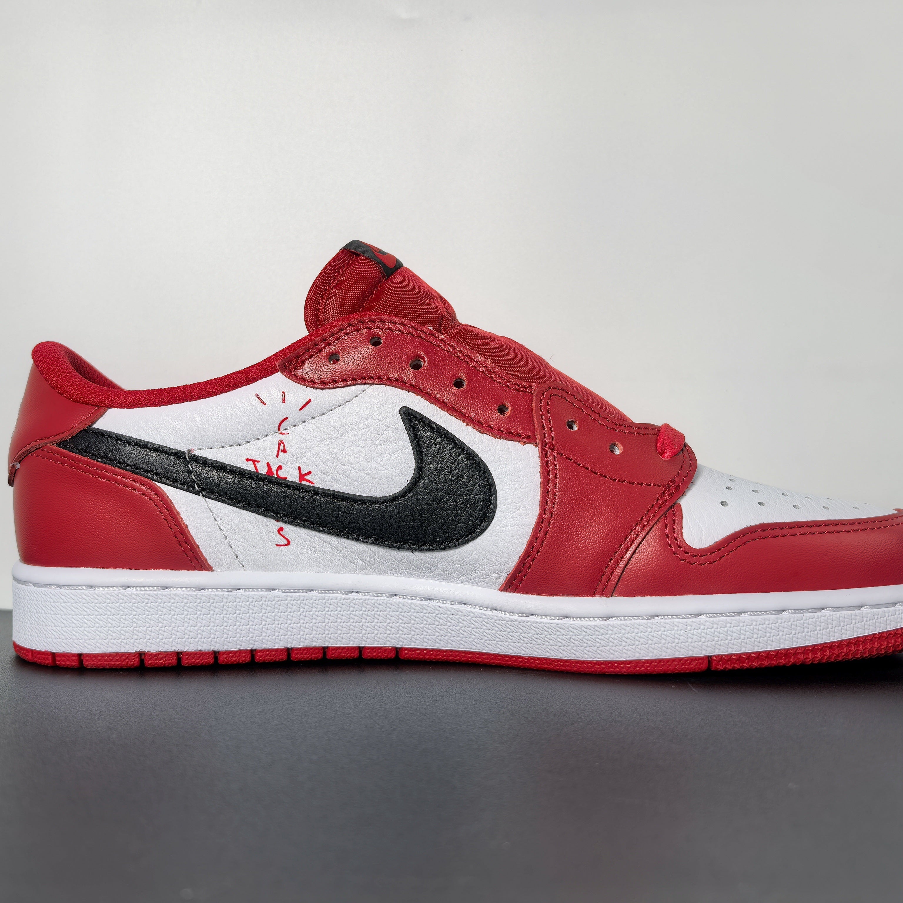 Travis Scott x Air Jordan 1 Low OG