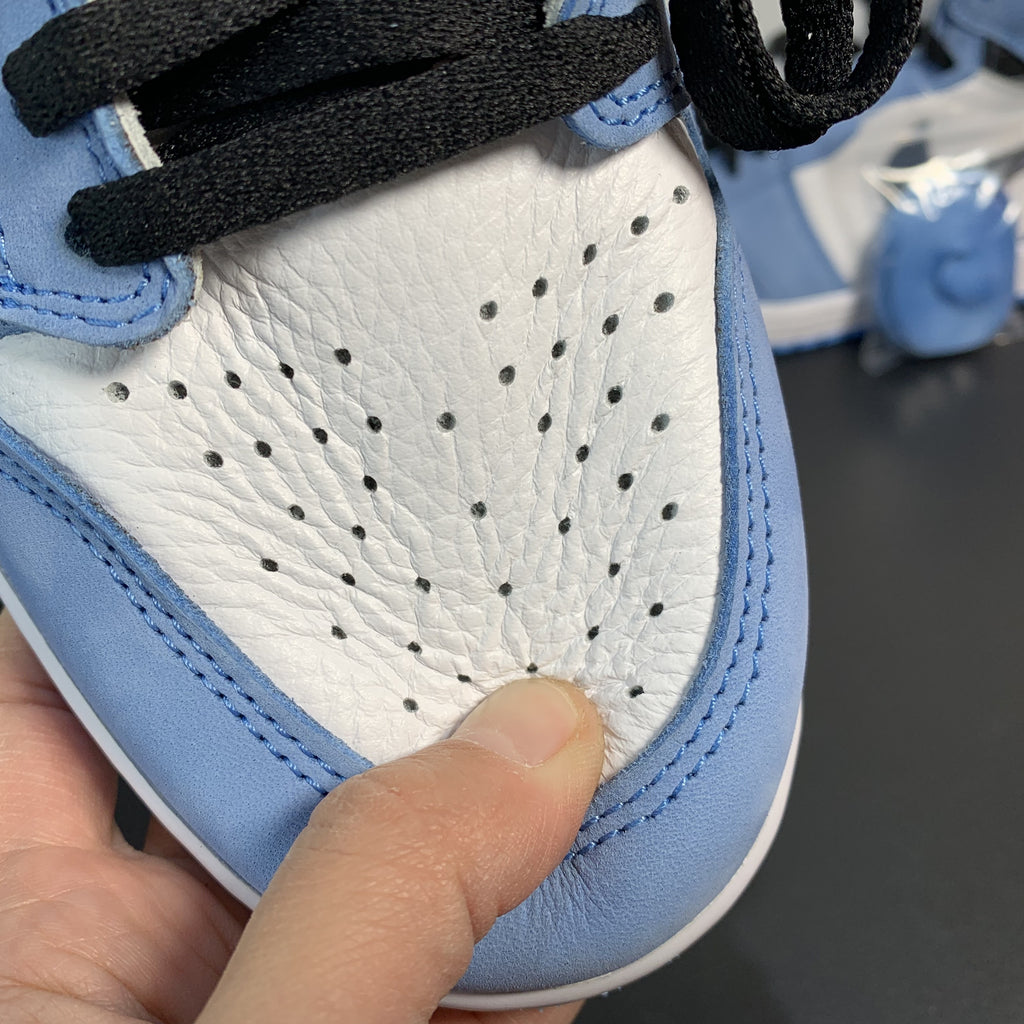 Nike Air Jordan 1 Retro High OG 'University Blue'