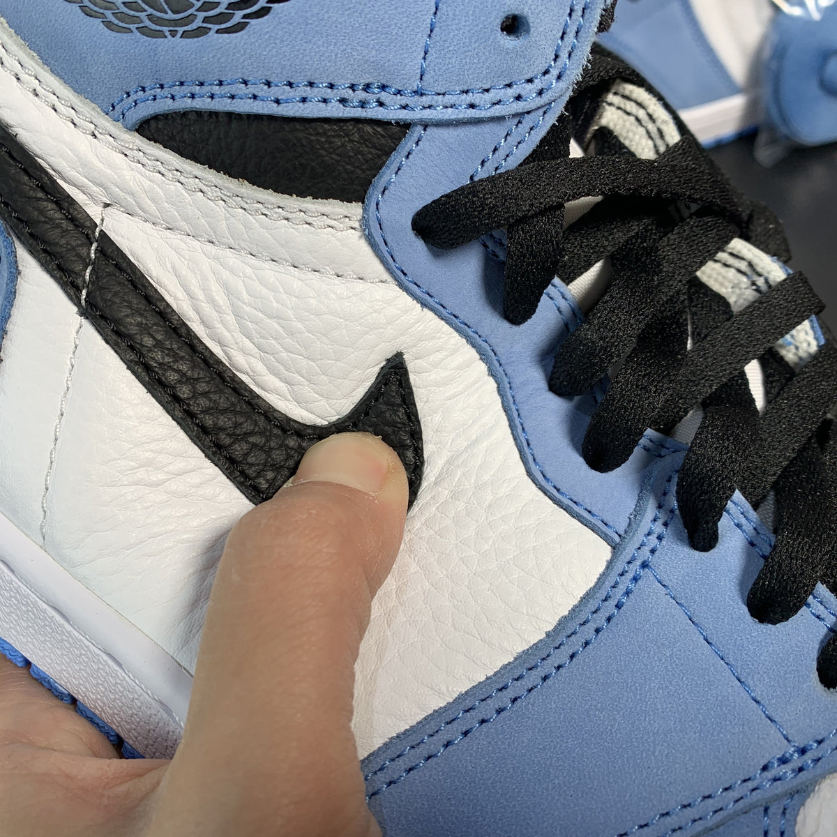 Nike Air Jordan 1 Retro High OG 'University Blue'