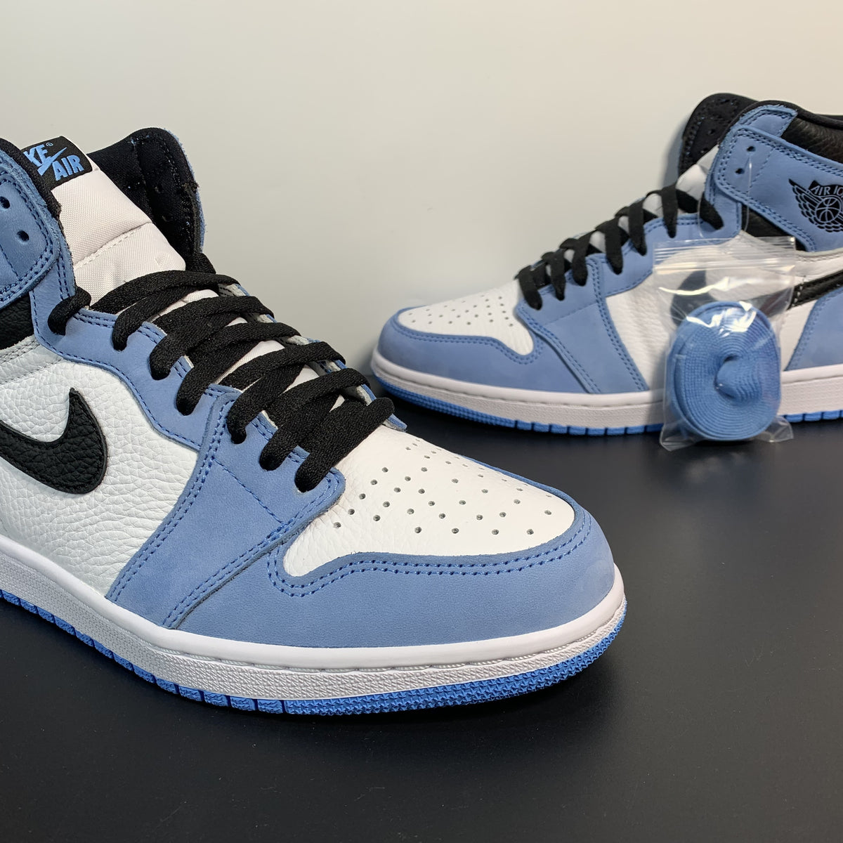 Nike Air Jordan 1 Retro High OG 'University Blue'