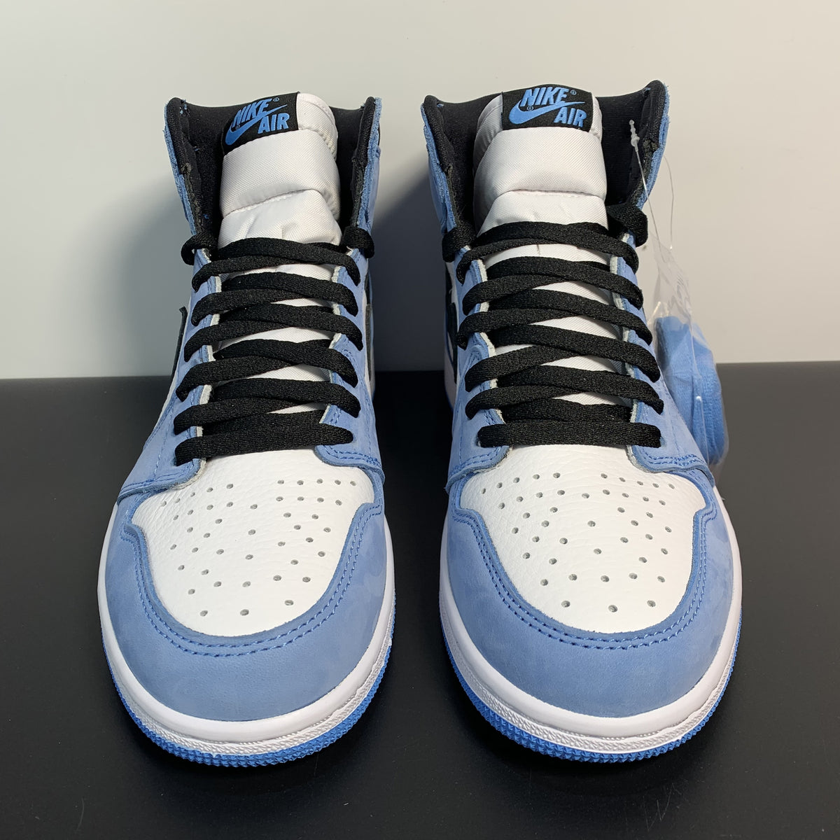 Nike Air Jordan 1 Retro High OG 'University Blue'
