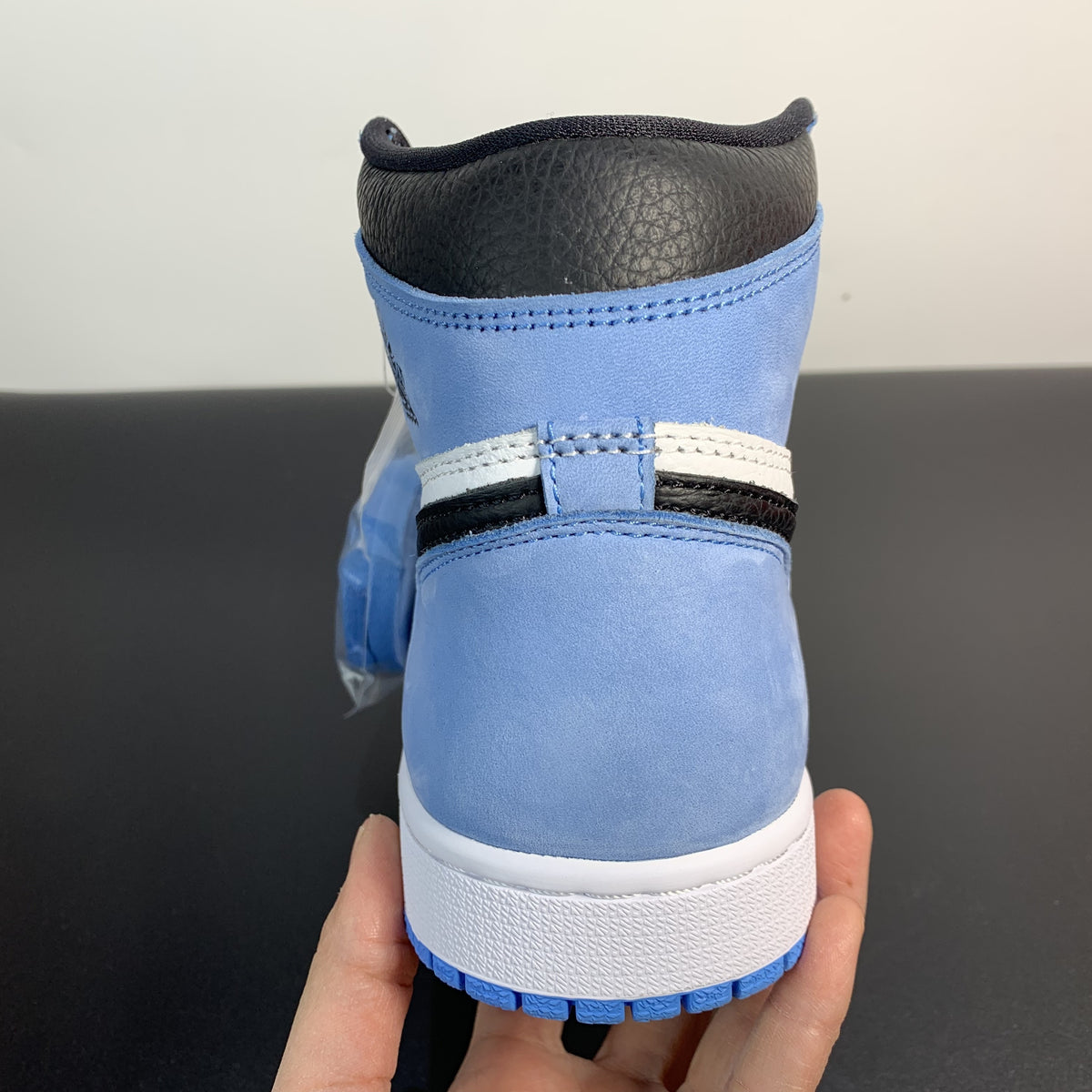 Nike Air Jordan 1 Retro High OG 'University Blue'