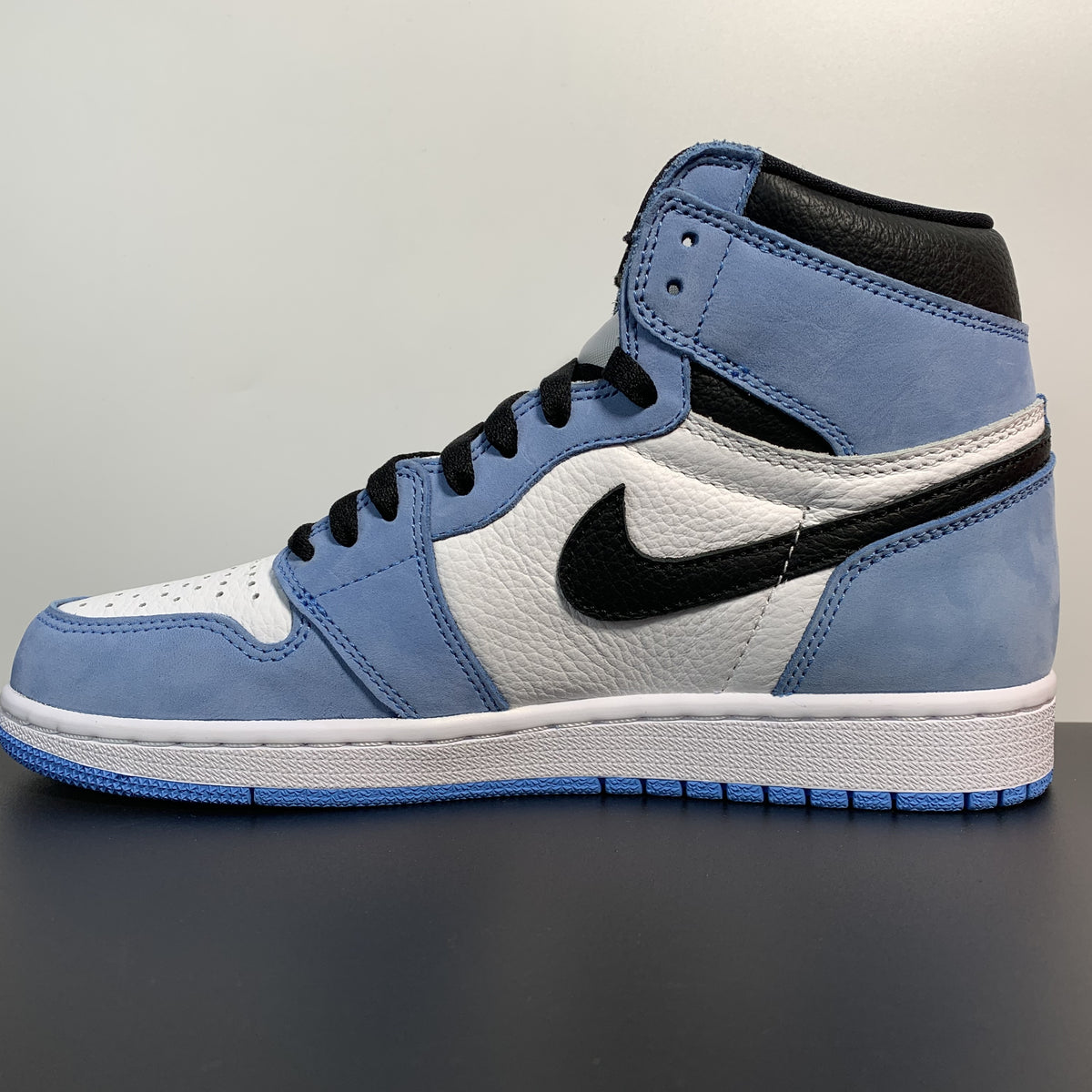 Nike Air Jordan 1 Retro High OG 'University Blue'