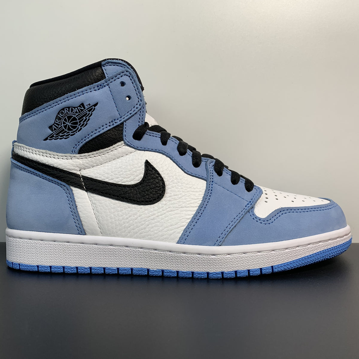 Nike Air Jordan 1 Retro High OG 'University Blue'